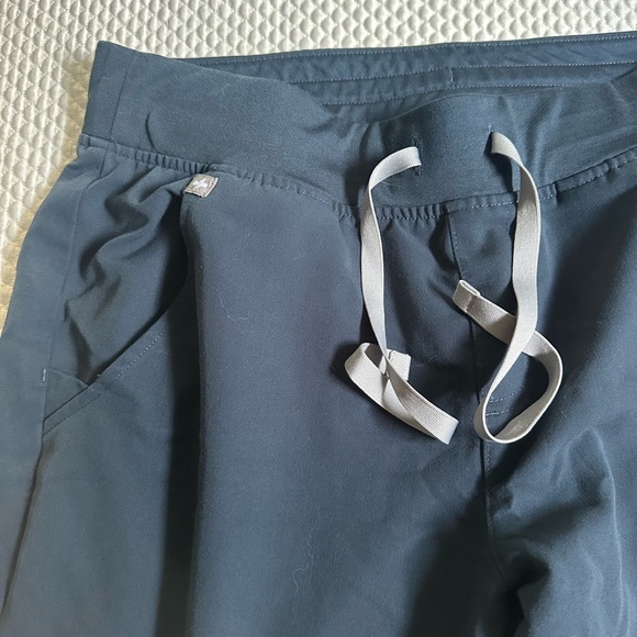 Figs Dark Harbor Zamora Joggers Medium Petite - Picture 3 of 5